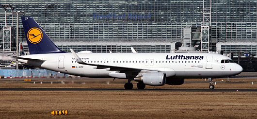 Lufthansa Airbus A320 auf dem Frankfurter Flughafen