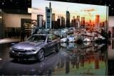 BMW vor Frankfurts Skyline (Bild: Dennis Deis)